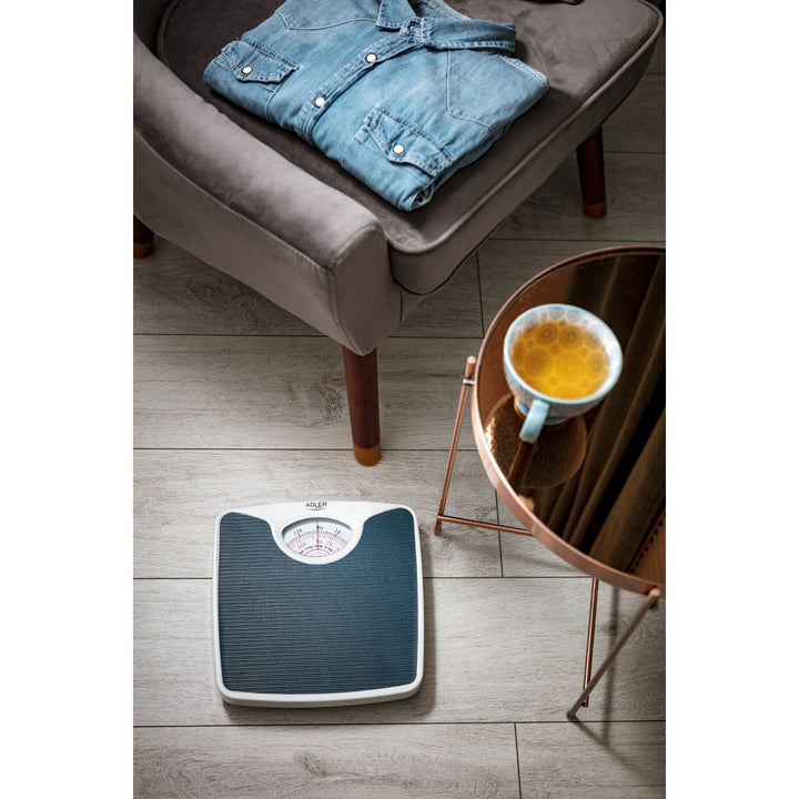 La bilancia pesapersone meccanica Adler AD 8151b è facile da usare