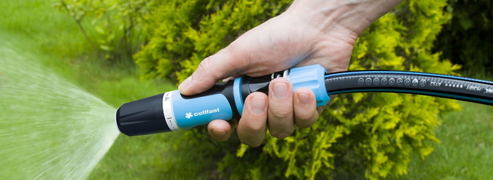 Irrigatore rettilineo Cellfast Ergoz con controllo del getto a variazione continua
