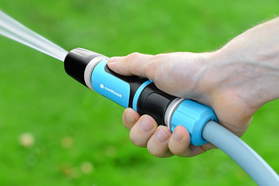 Irrigatore rettilineo Cellfast Ergoz con controllo del getto a variazione continua