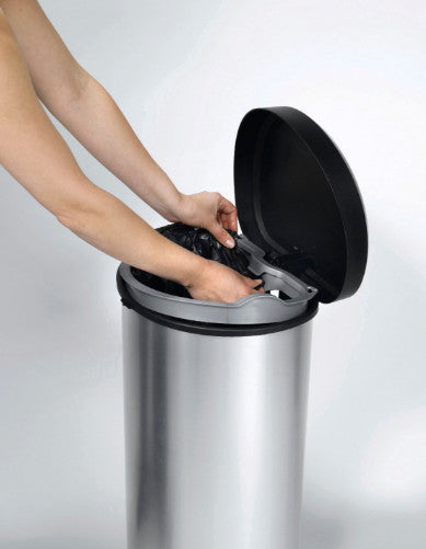 Bidone della spazzatura 40 litri con pedale argento Curver