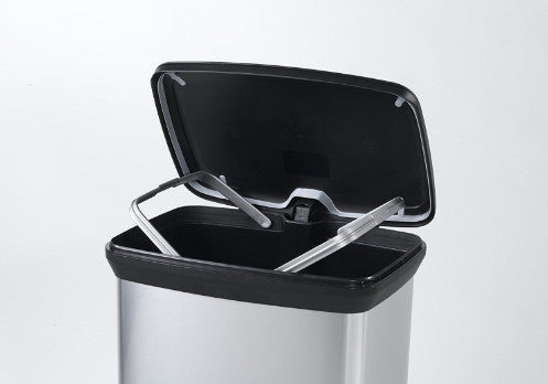 Pattumiera CURVER capienza 50L colore argento con pedale