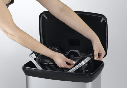 Pattumiera CURVER capienza 50L colore argento con pedale