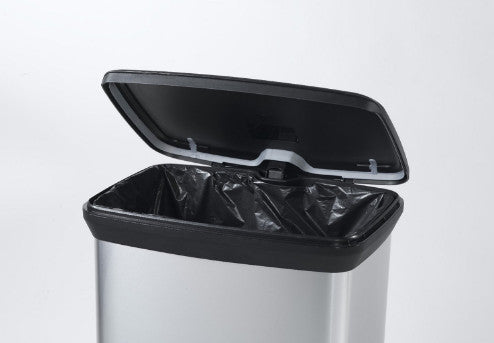 Pattumiera CURVER capienza 50L colore argento con pedale