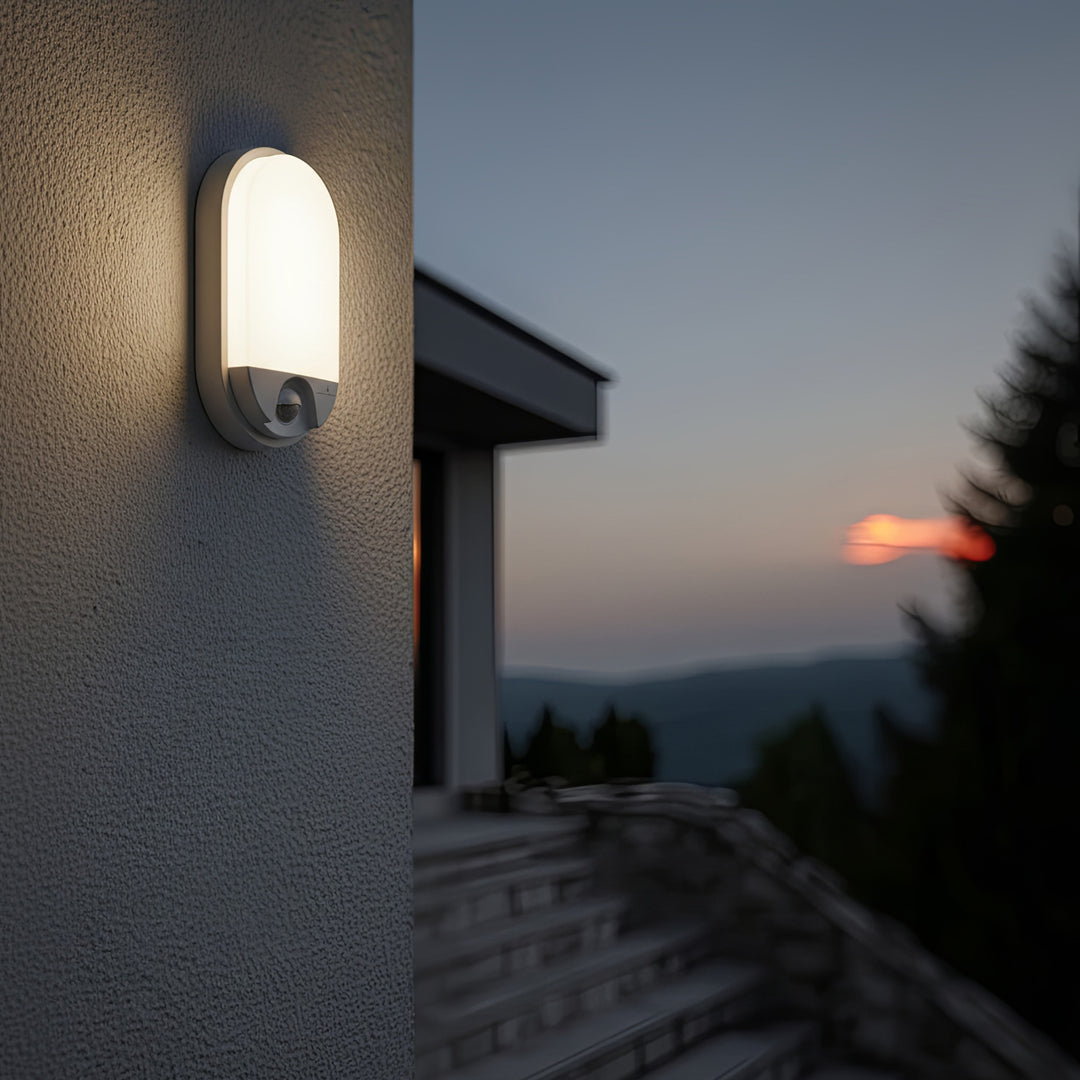 Lampada LED con sensore di movimento a infrarossi MCE340 W 1100lm 15W IP54 Maclean Energy bianco, bianco naturale (4000K)