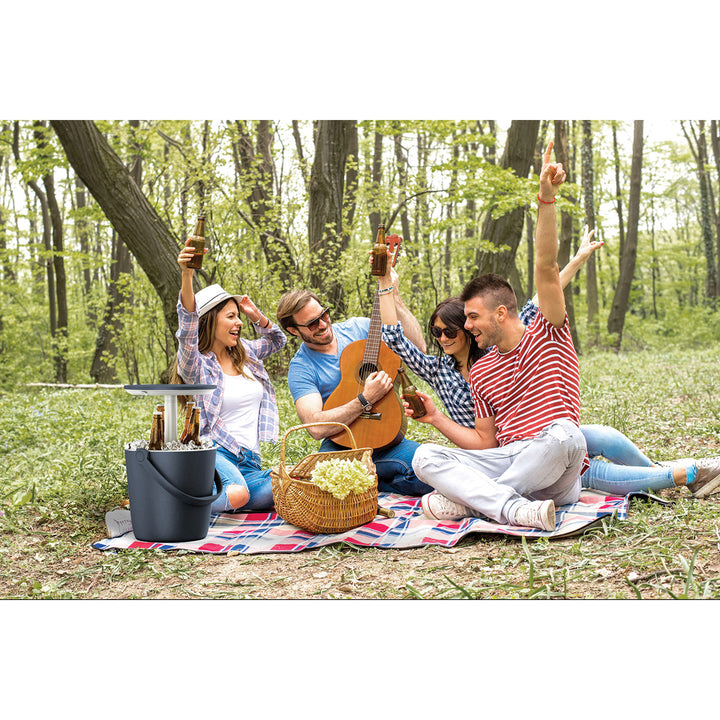 Bar portatile Keter Go Bar con funzione grafite di un tavolino per snack e di un contenitore per bevande