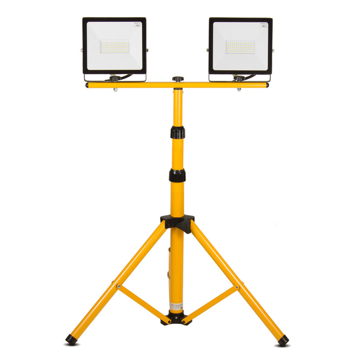 2× Alogena bianca neutra 4000 lm 50 W + treppiede + 5 m di cavo.