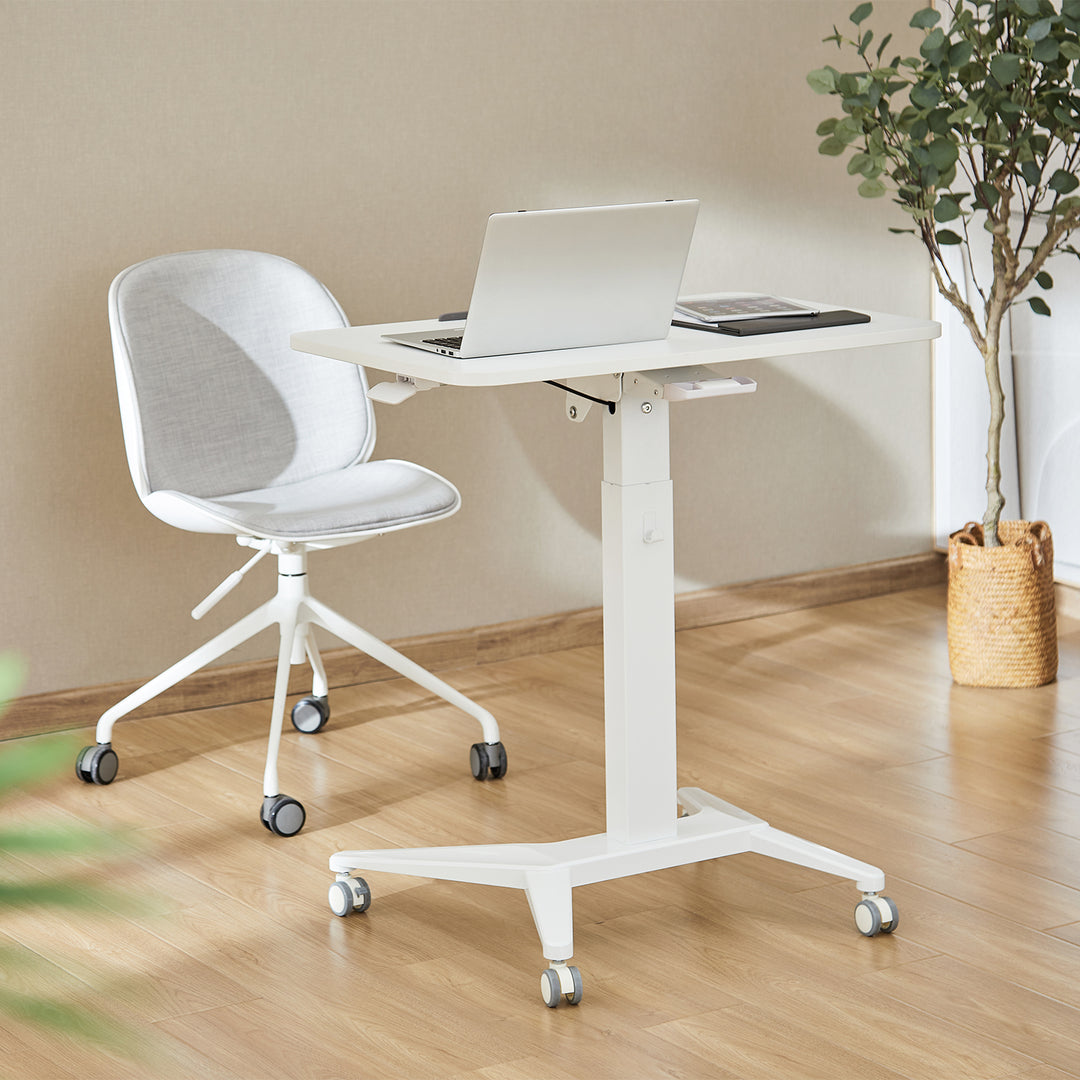 Scrivania mobile Maclean per laptop, bianca, regolazione pneumatica dell'altezza, 80x52cm, 8kg max, 109cm h, MC-453W