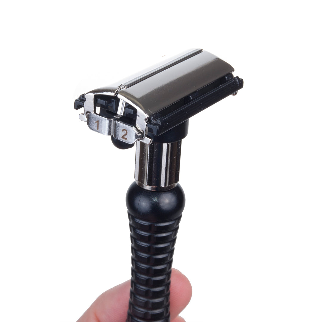 Rasoio da barba Feather DER-A con lame intercambiabili. Testina in acciaio inox. 2 impostazioni, apertura a farfalla.