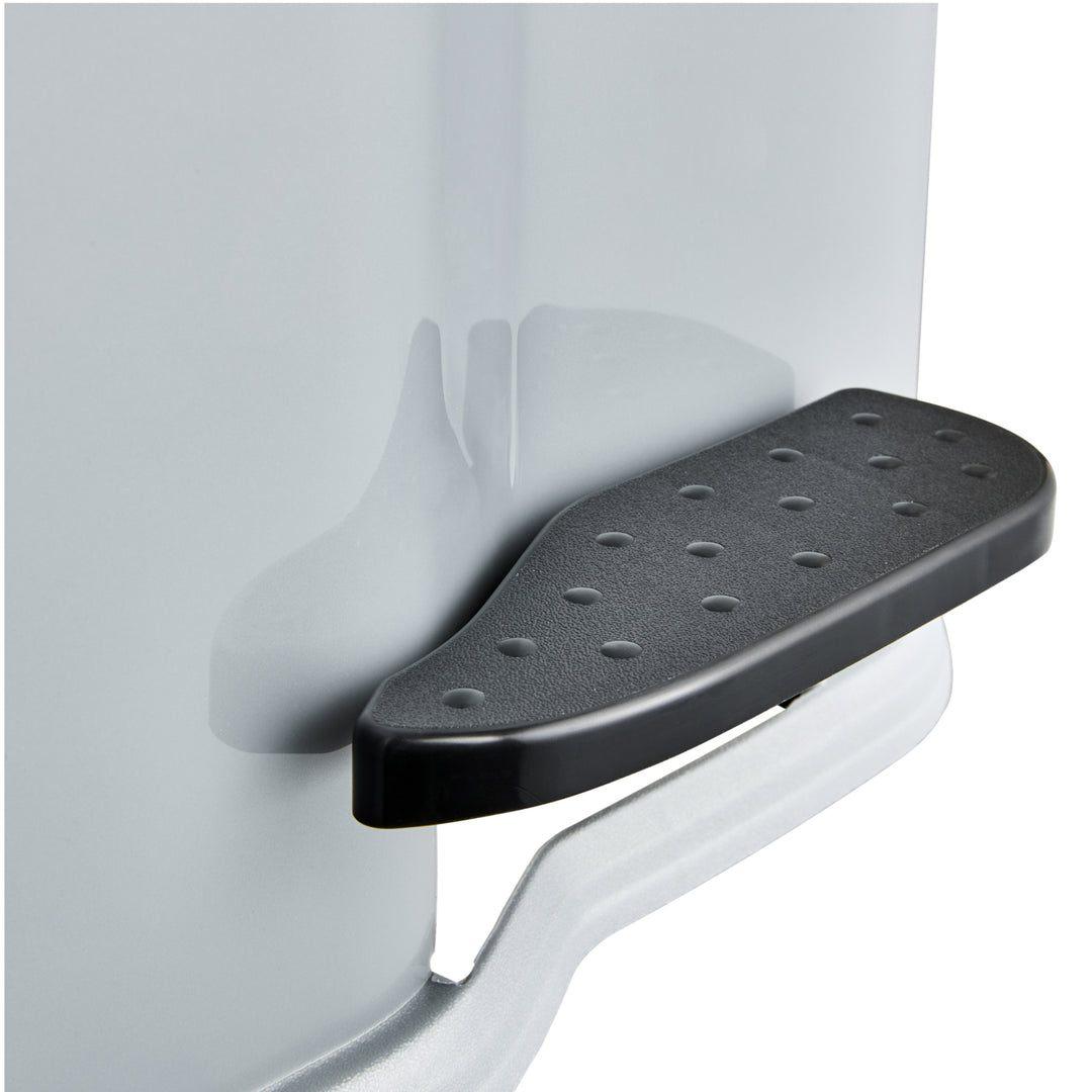 Pattumiera a pedale Keeper Gunnar con capacità di 7 L + 15 L in argento, realizzato in plastica di alta qualità. Adatto, tra l'altro, per la raccolta differenziata dei rifiuti in casa e in ufficio.