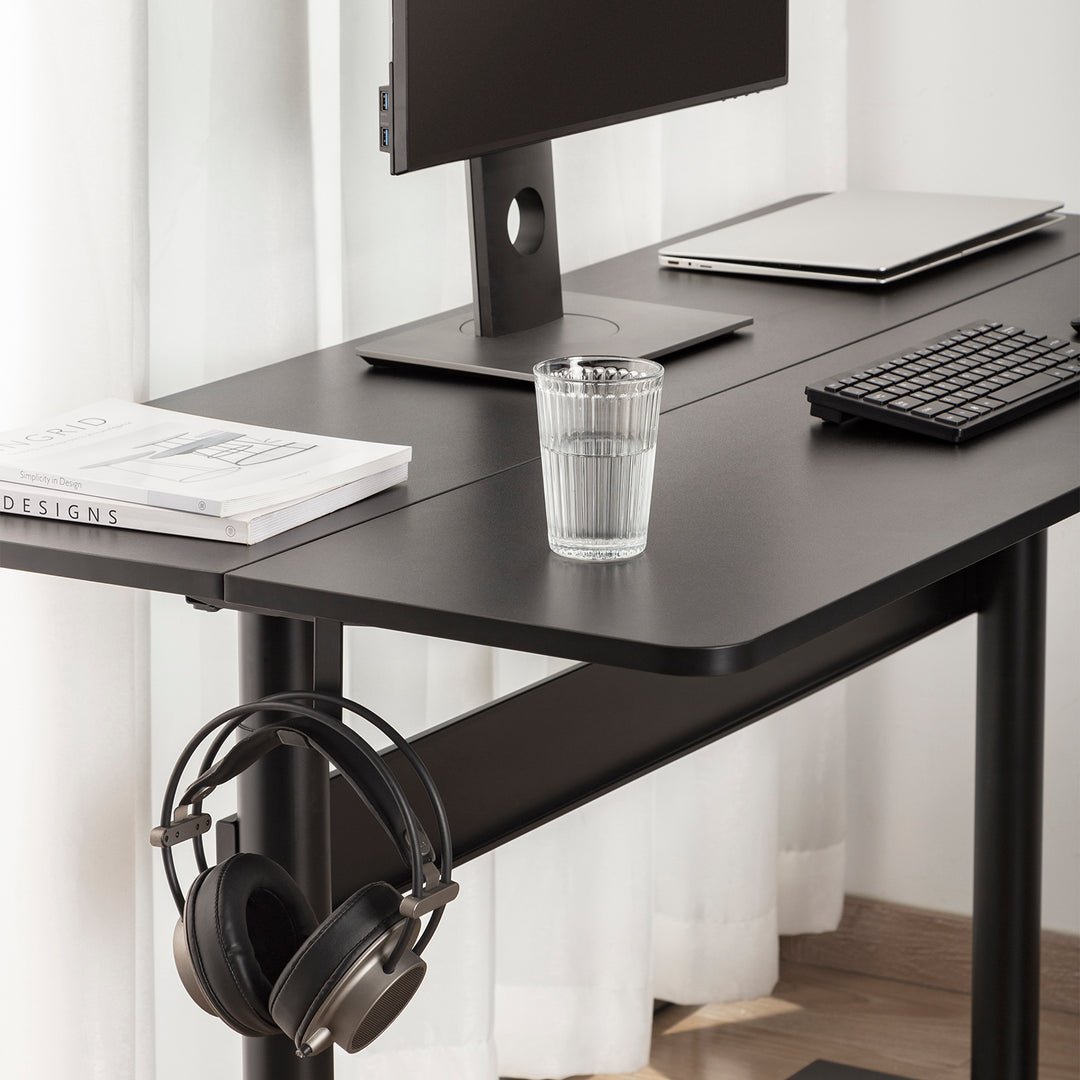 Scrivania con piano 140x68cm Ergo Office, molla a gas, regolabile in altezza, per lavorare in piedi e seduti, altezza massima 115cm, ER-453