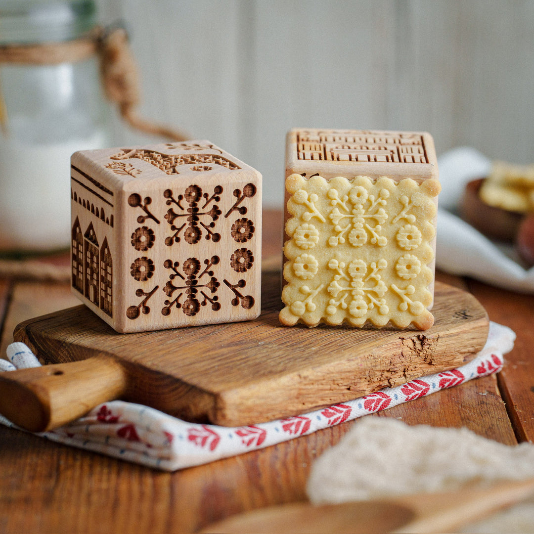 Cubo per dolci inciso Starmann, 6 cm, legno di faggio, 6 disegni, stile scandinavo