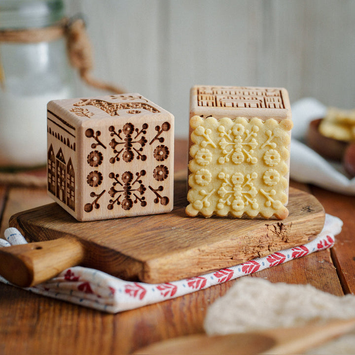 Cubo per dolci inciso Starmann, 6 cm, legno di faggio, 6 disegni, stile scandinavo