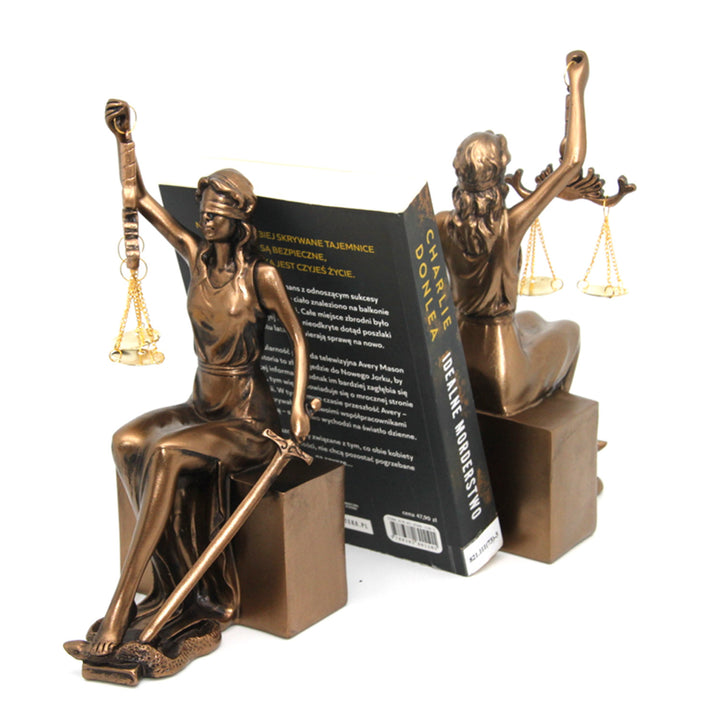 Statuette di Themis con bilancia e spada, poggia libri, Regina Isabella, 2 pezzi