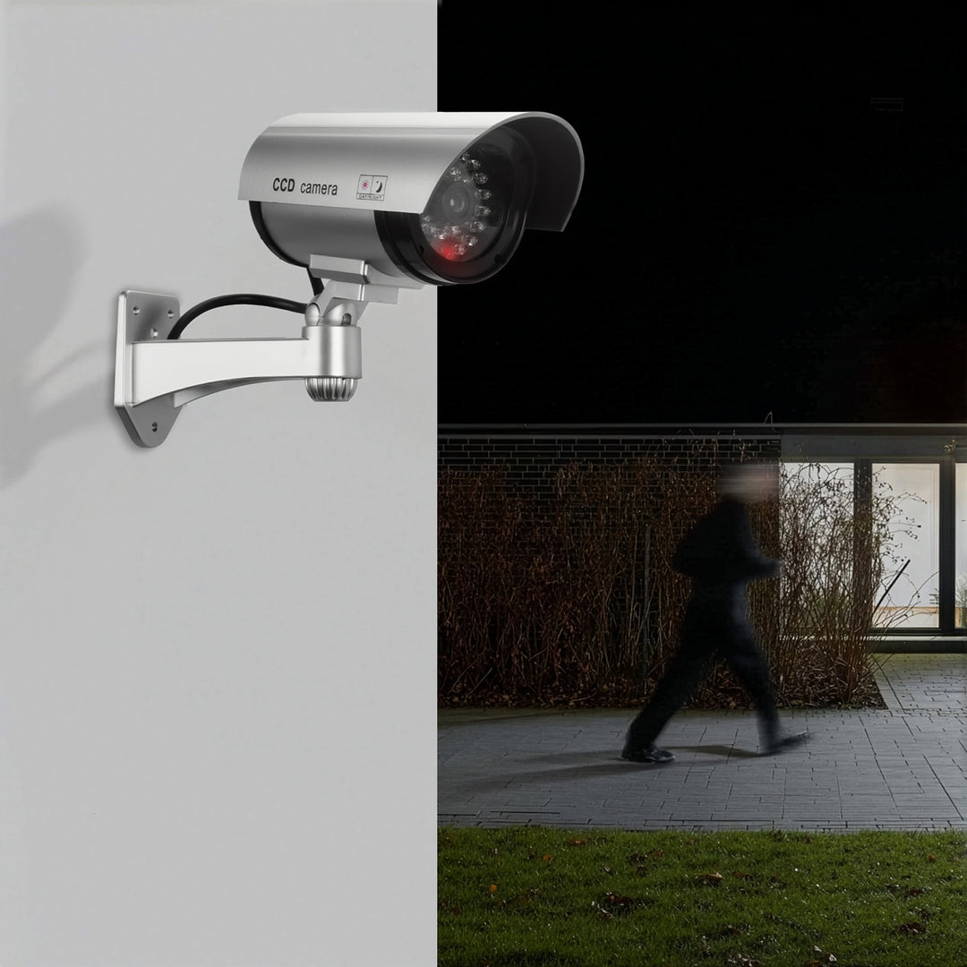Telecamera fittizia con LED lampeggiante IR1100 S IR esterno + 2x batterie Varta Industrial AA