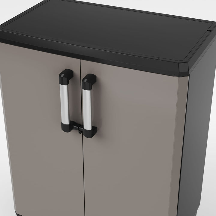 Armadio basso Keter, ripiani regolabili, struttura rinforzata, colore: grigio/nero, Pro