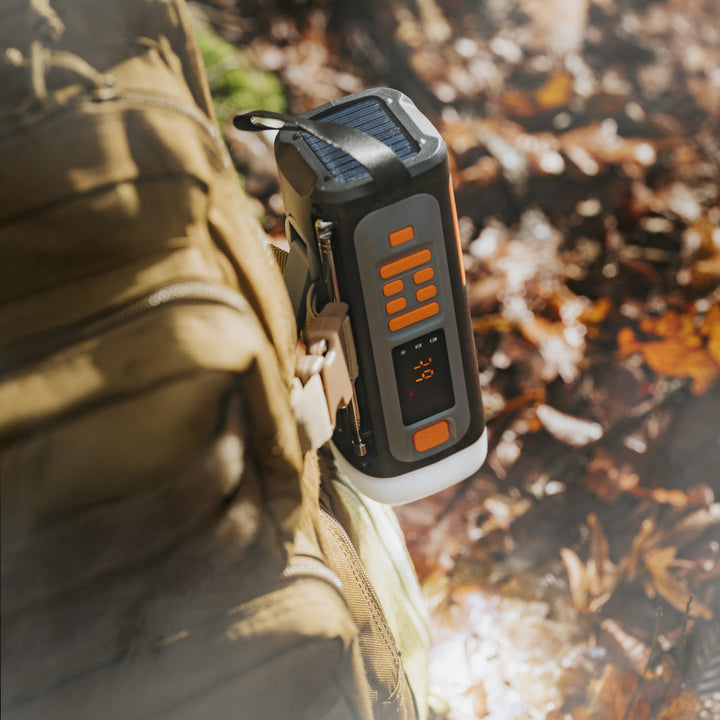 Radio di emergenza Adler, con pannello solare, manovella e powerbank, Bluetooth 5.0, torcia LED 4W, 4500 mAh, AD 1920