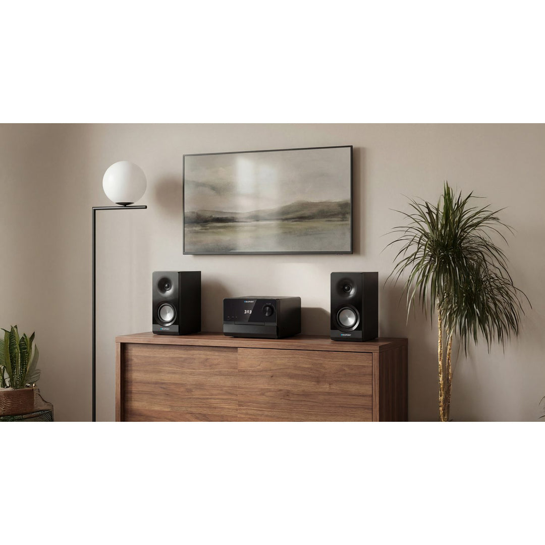 Microtorre Blaupunkt, potenza 100 W RMS, sintonizzatore DAB+, display LED, radio FM, antenna telescopica inclusa, connettore HDMI ARC, CD/MP3/USB/BT, orologio con funzione sveglia, MS49DAB
