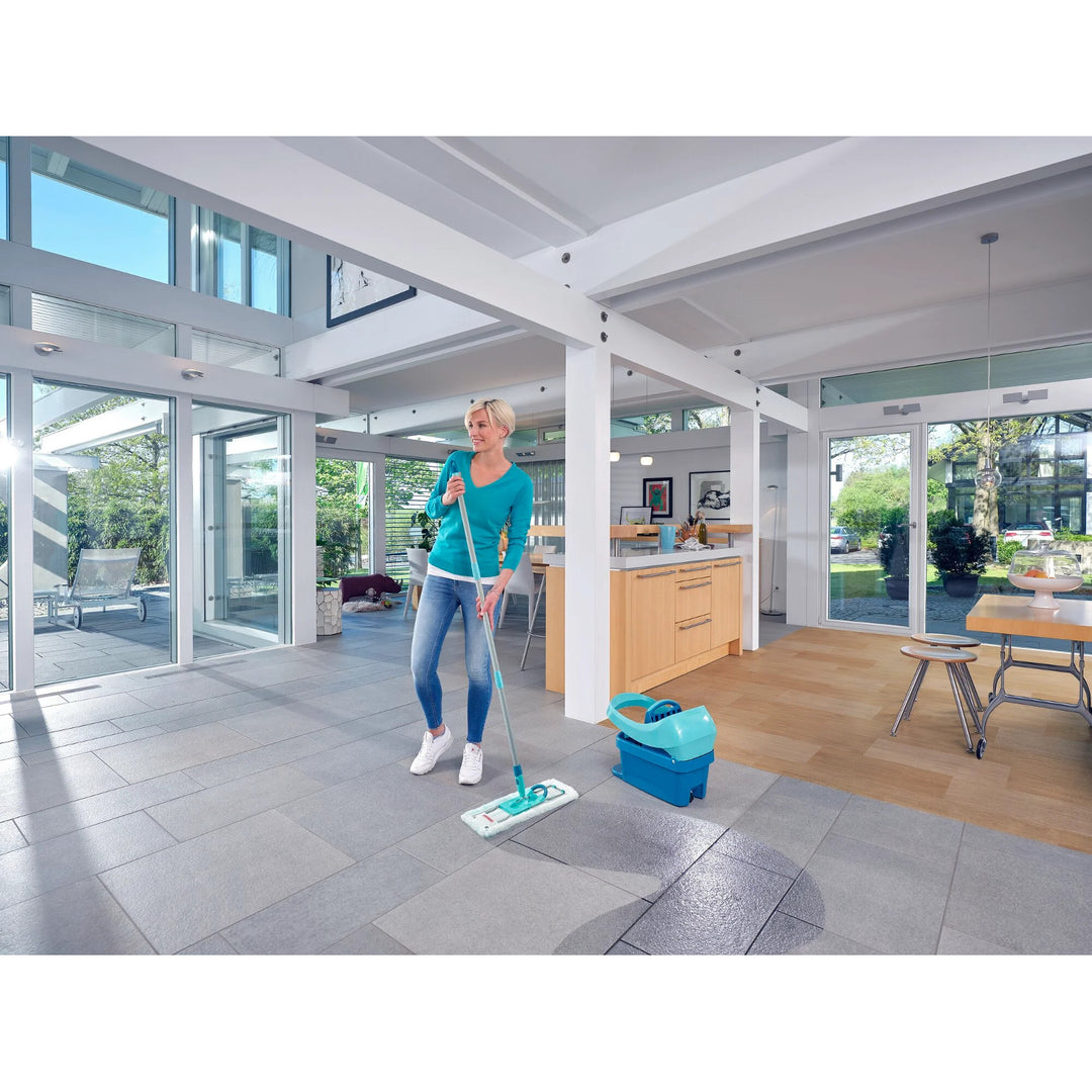 Set Profi Leifheit, mop e secchio con rotelle, strizzatura con il piede, facile da svuotare, capacità 8 L, panno Micro duo, 55096