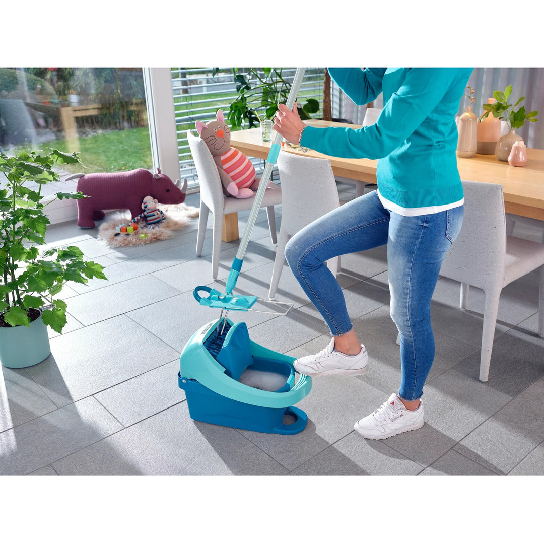 Set Profi Leifheit, mop e secchio con rotelle, strizzatura con il piede, facile da svuotare, capacità 8 L, panno Micro duo, 55096