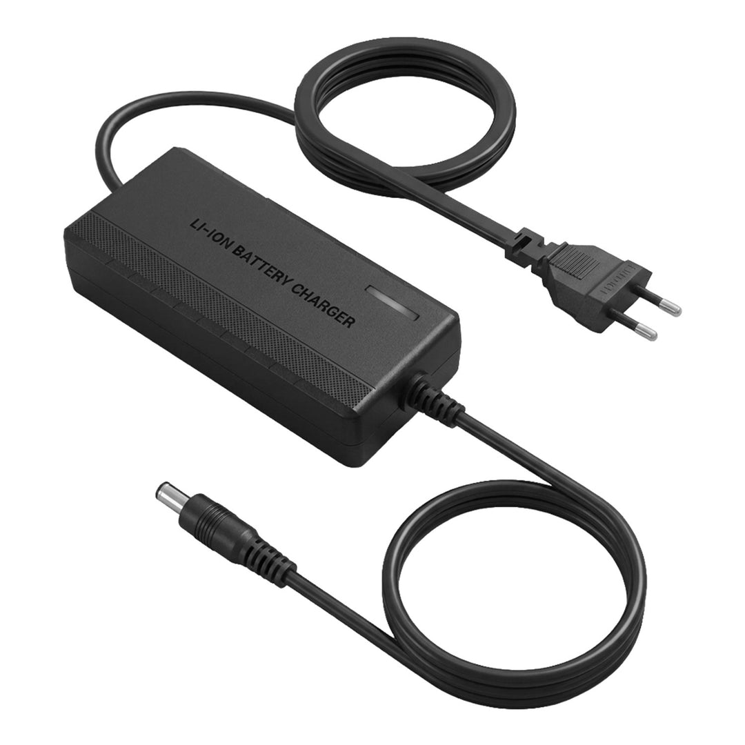Caricabatterie universale / Alimentatore Maclean Energy, per monopattini elettrici, 54,6 V CC, 2 A, max 110 W, ricarica rapida, 6 spine, MCE665
