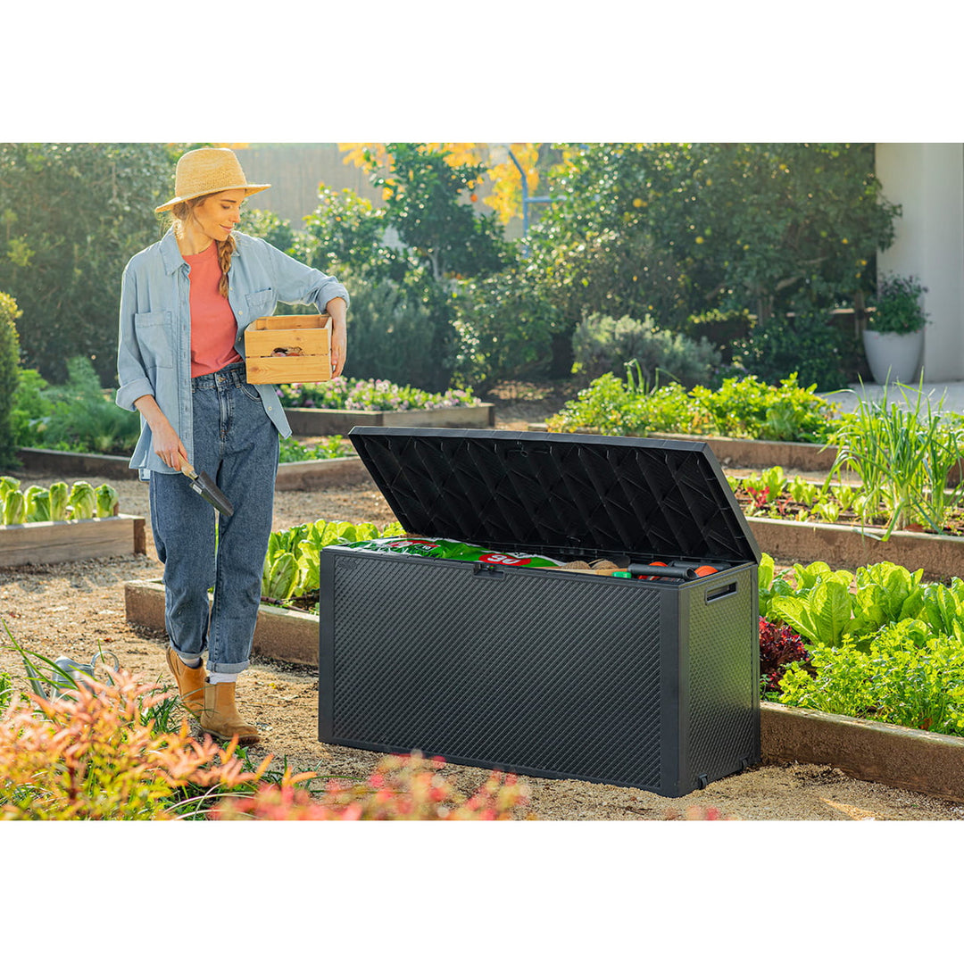 Cassetta da giardino Keter Emily, capacità 277 L, colore antracite, carico massimo 20 kg, resistente alle intemperie, dotata di maniglie e rotelle, 249722