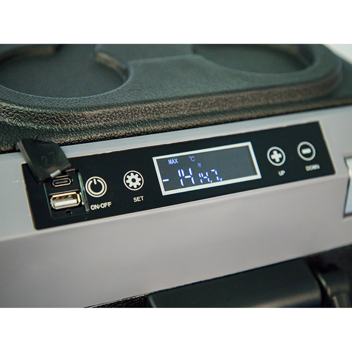 Frigorifero da viaggio per auto a compressore Blow, capacità 35 L, pannello di controllo touch, 12 V, 24 V e 230 V, presa USB-C, 44-208#