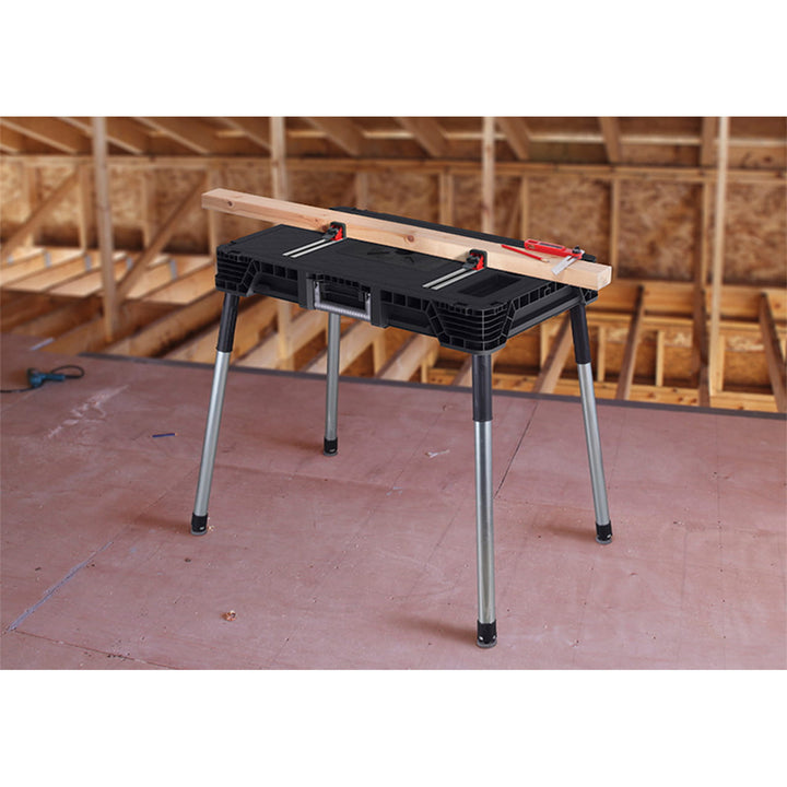 Tavolo da officina portatile Keter Jobmade, portata 453 kg, piedini antiscivolo, contenitore con morsetti sotto il piano, 239985