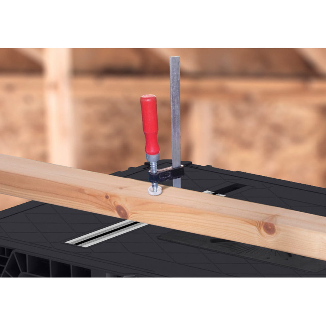 Tavolo da officina portatile Keter Jobmade, portata 453 kg, piedini antiscivolo, contenitore con morsetti sotto il piano, 239985
