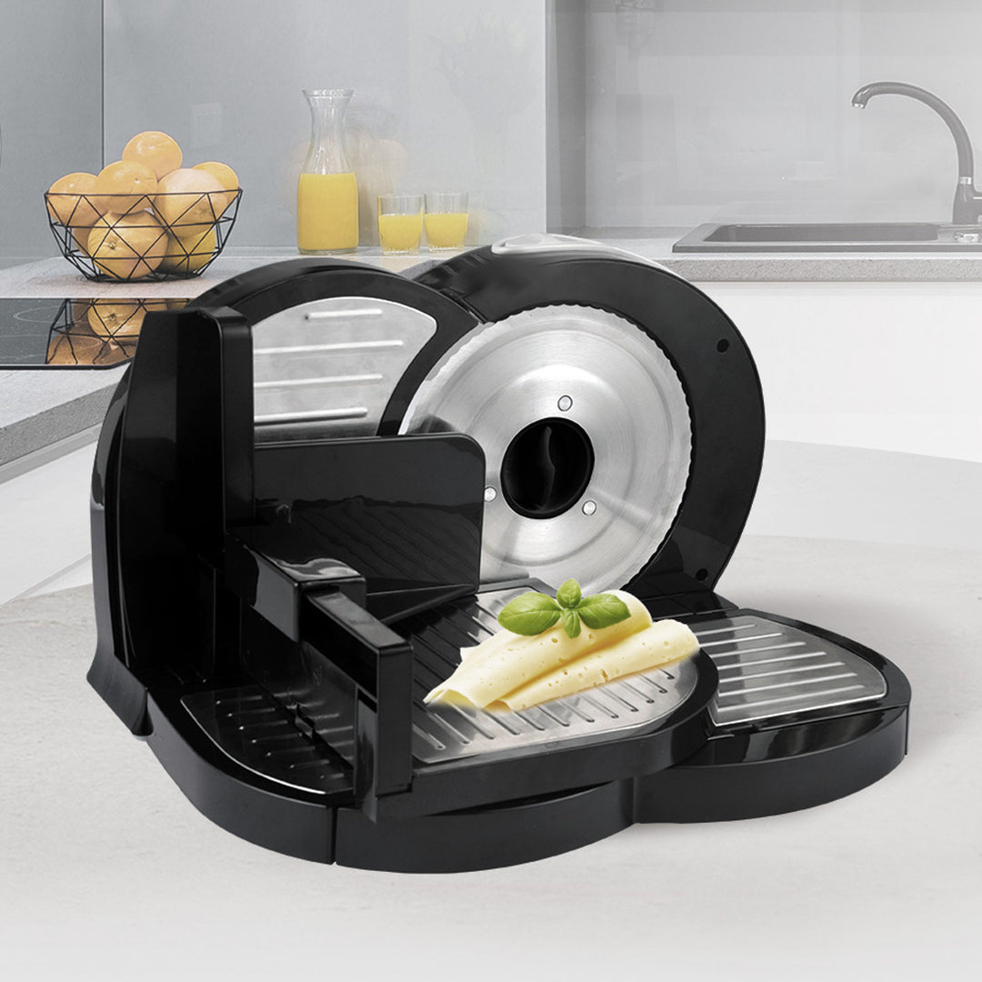 Affettatrice Maestro, potenza 400 W, regolazione da 0 a 15 mm, lama in acciaio inossidabile, tre velocità di taglio, pressacibo e vassoio inclusi, MR-591