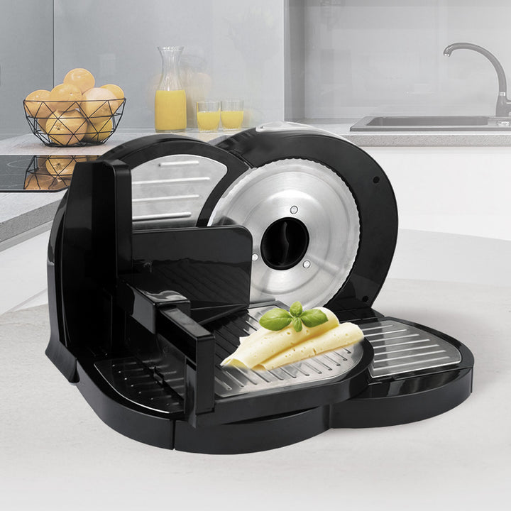 Affettatrice Maestro, potenza 400 W, regolazione da 0 a 15 mm, lama in acciaio inossidabile, tre velocità di taglio, pressacibo e vassoio inclusi, MR-591